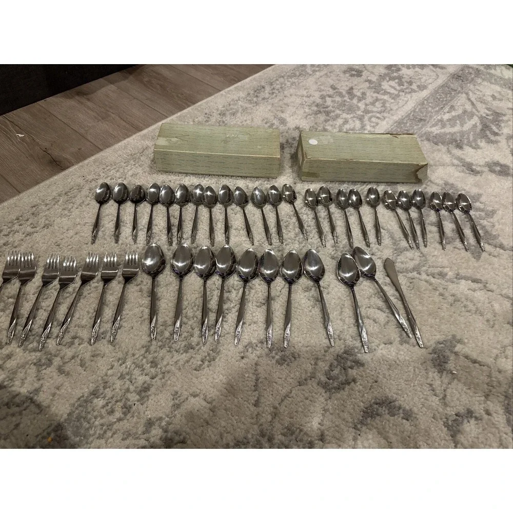 42 International AMERICAN BEAUTY INS88 American Stainless USA Spoons&Forks W/box